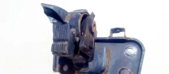 Toyota Avensis T270 Engine mount bracket