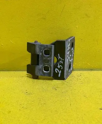 BMW X3 E83 Rear door upper hinge 3402819