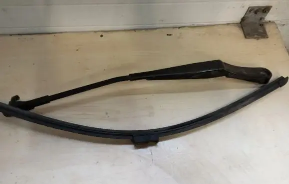 Porsche Cayenne (92A) Front wiper blade arm 3392125793