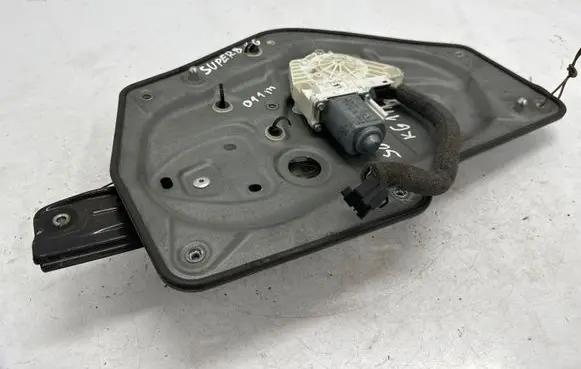 Skoda Superb B6 (3T) Rear door window regulator with motor 