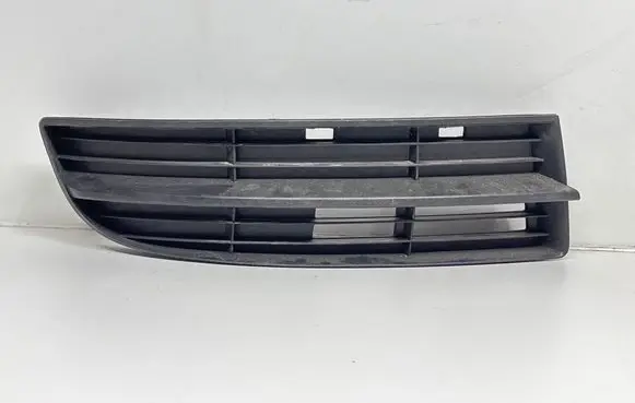 Volkswagen Touran I Front bumper lower grill 1T0853666