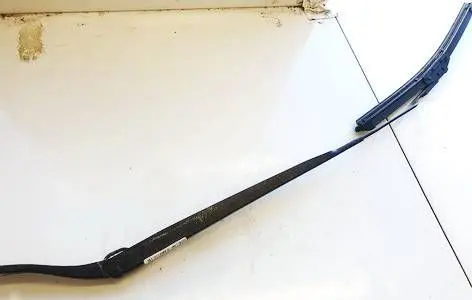 Front wiper blade arm