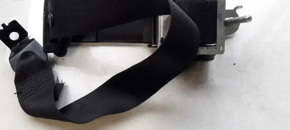 Opel Vectra B Front seatbelt 24433921