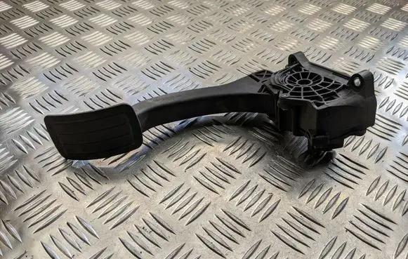 Citroen C4 II Picasso Accelerator throttle pedal 86ET40