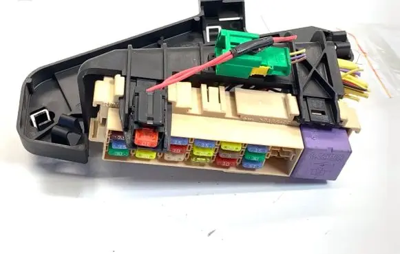 Renault Clio III Fuse box set 8200358192