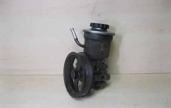 Toyota Avensis T270 Power steering pump VD3980