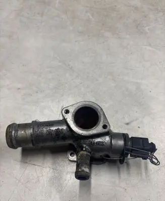 Volkswagen PASSAT B5.5 Engine coolant pipe/hose 038121133A