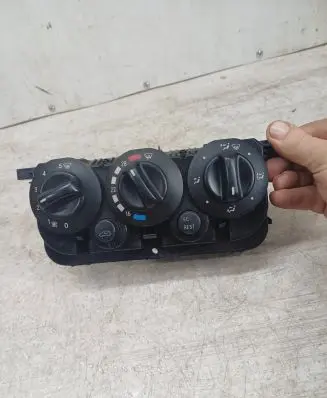 Mercedes-Benz Vaneo W414 Climate control unit A4144460228 020902