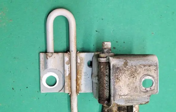 Volkswagen Caddy Front door lower hinge 