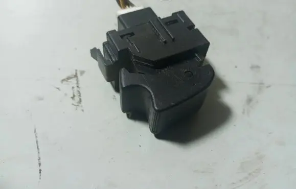 Toyota Corolla Verso AR10 Electric window control switch 848100F010 37181A339A