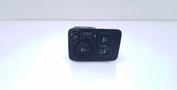 Honda CR-V Wing mirror switch M33212