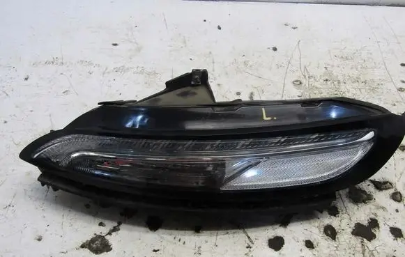 Jeep Cherokee Headlight/headlamp 68157105AO