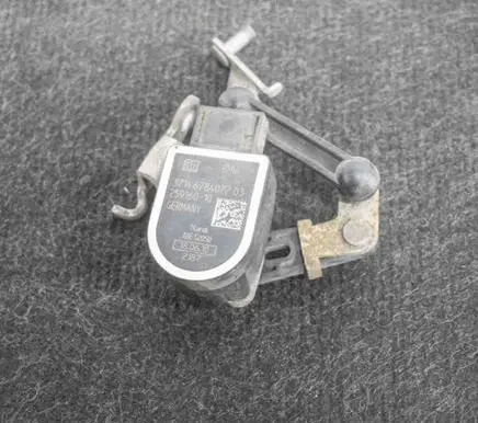 BMW 5 F10 F11 Air suspension front height level sensor 6784072