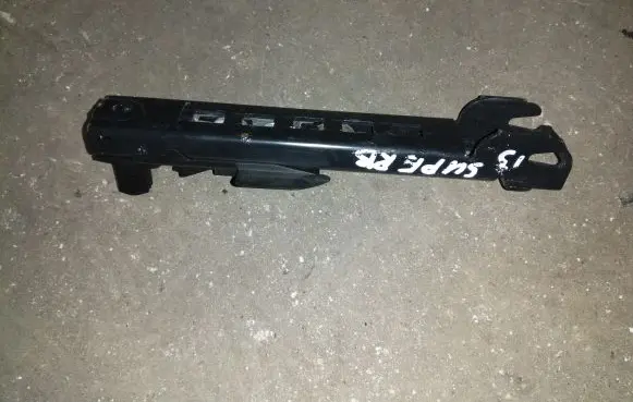 Skoda Superb B6 (3T) Seat belt height adjuster 