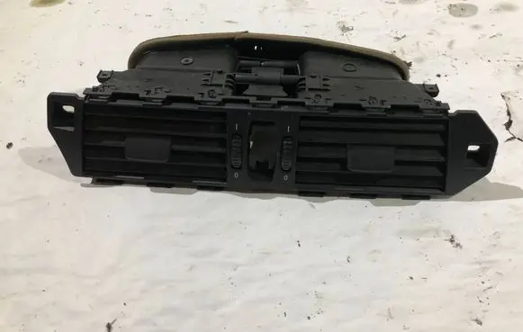 BMW X5 E70 Dash center air vent grill 7009275 141218