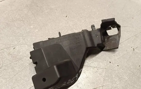 Audi Q5 SQ5 Front bumper mounting bracket 8R0807284B