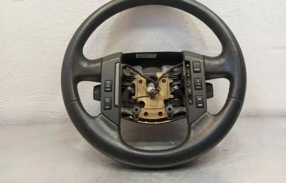 Land Rover Discovery 3 - LR3 Steering wheel