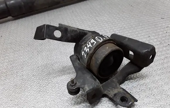 Toyota Corolla Verso AR10 Engine mount bracket