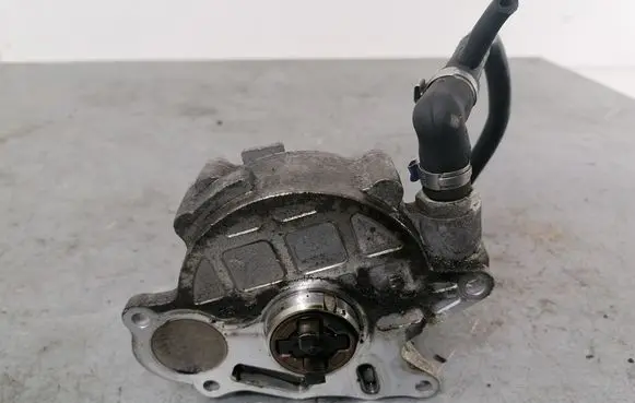 Audi A4 S4 B8 8K Vacuum pump 03L145100