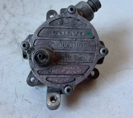 Volvo V70 Vacuum pump 30731825