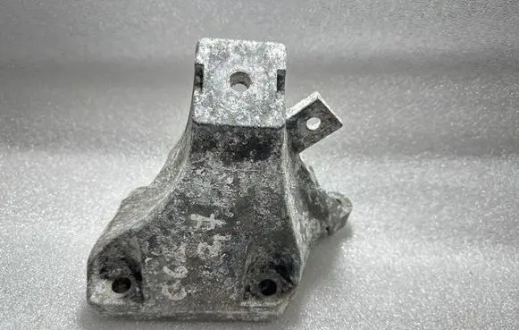 Engine mount bracket