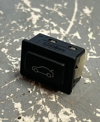 Tailgate opening switch