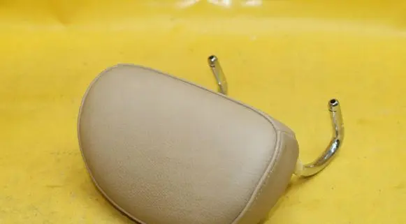 Mercedes-Benz CLS C219 Rear seat headrest 