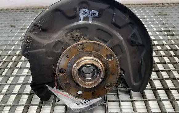 Volkswagen Golf VII Front wheel hub spindle knuckle