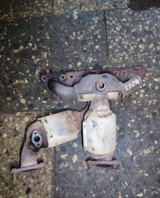 Seat Leon (1P) Exhaust manifold 06F166AA 06F253031AD