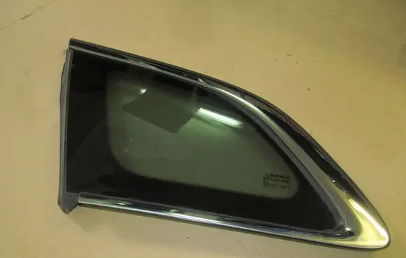 Renault Kadjar Rear side window 833071847R 833073000R