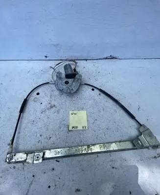 Renault Megane I Front door window regulator with motor 013082172