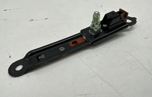 Toyota RAV 4 (XA50) Seat belt adjustment rail E563003
