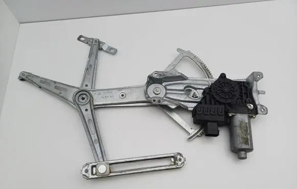 Opel Zafira A Front door window regulator with motor 90579355 90579571 0130821768