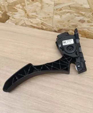Volvo XC60 Accelerator throttle pedal 31329060 6PV01083403 C95YE04