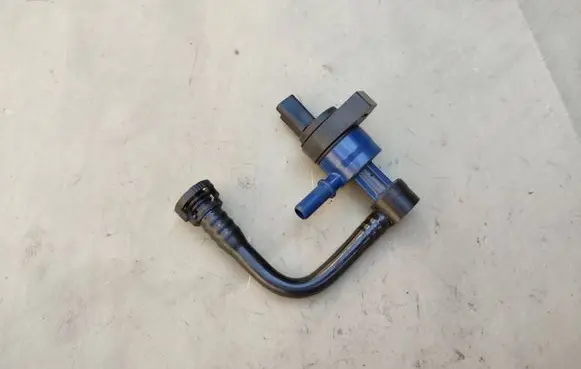 BMW 1 F20 F21 Turbo solenoid valve 7624012 9A666F35
