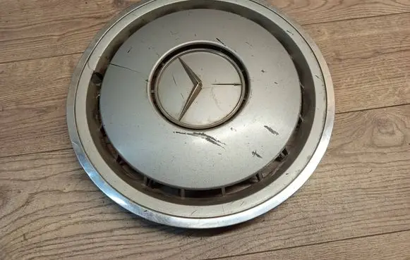 Mercedes-Benz E W124 R15 wheel hub/cap/trim 1244010924 7273200