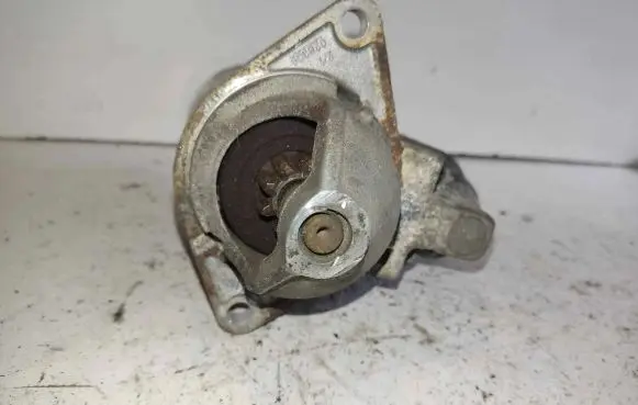 Opel Zafira A Starter motor 1005821974