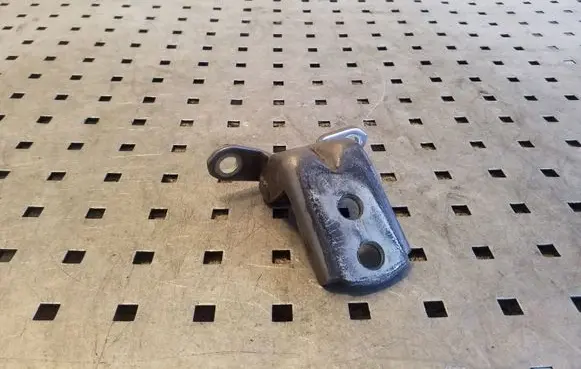 Nissan X-Trail T31 Front door lower hinge 