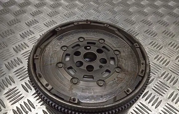 Skoda Octavia Mk2 (1Z) Dual mass flywheel 101219