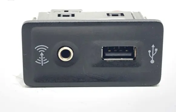 Volkswagen Golf VII USB socket connector 5G0035222F
