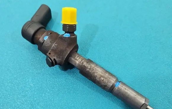 Fuel injector