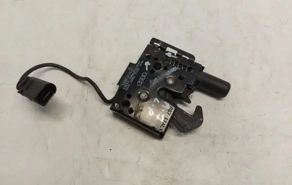 Engine bonnet/hood lock/catch