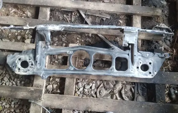 BMW 5 E39 Radiator support slam panel