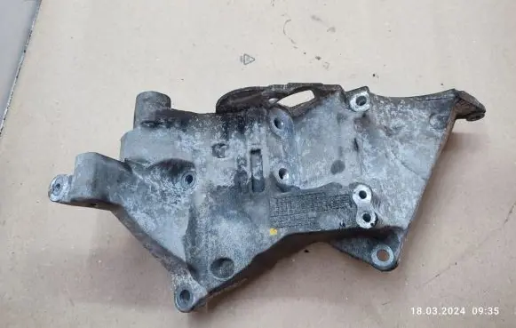 Land Rover Range Rover Sport L320 Generator/alternator bracket AH3210239