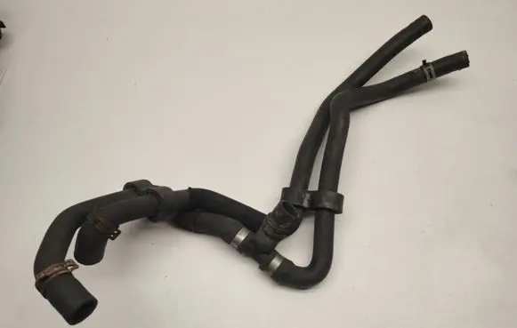 Mercedes-Benz CLS C219 Engine coolant pipe/hose A2115000175