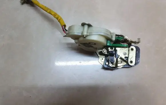 KIA Sorento Rear door lock