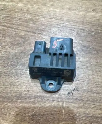 BMW 3 E90 E91 Glow plug pre-heat relay 7810856 110314 0522120103