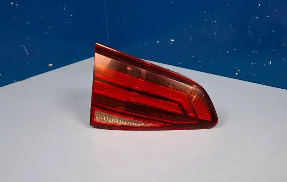 Volkswagen Golf VII Tailgate rear/tail lights 5G0945093AG L90124374