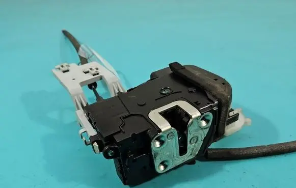 KIA Sportage Front door lock 813203U010 IMPRK1546413