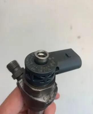 Audi A4 S4 B9 Fuel injector 04L130277N